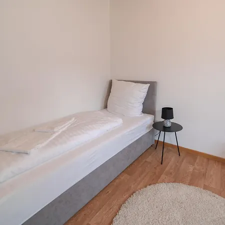 Range - Mit Panoramablick - 2 - Parkplatz - Kueche - Wlan - Monteure 1-11 Personen Apartment *