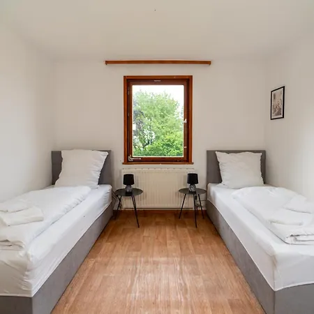Range - Mit Panoramablick - 2 - Parkplatz - Kueche - Wlan - Monteure 1-11 Personen Apartment Winterbach (Baden-Wurttemberg)